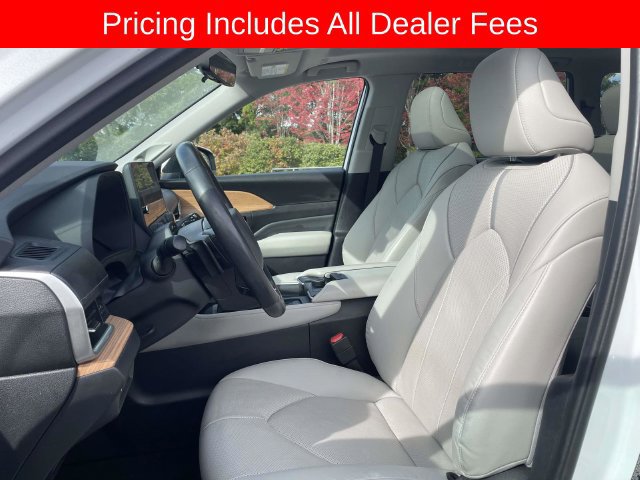 Used 2024 Toyota Grand Highlander AWD image 22