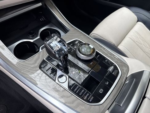 Used 2021 BMW X7 M50i w/ Dynamic Handling Package image 30