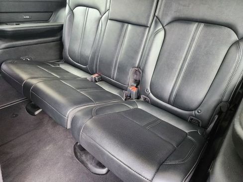 Certified 2024 Jeep Wagoneer Series II w/ Flexible Seating Group RWD image 30