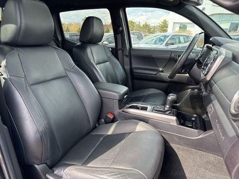 Used 2021 Toyota Tacoma Limited AWD/4WD image 28