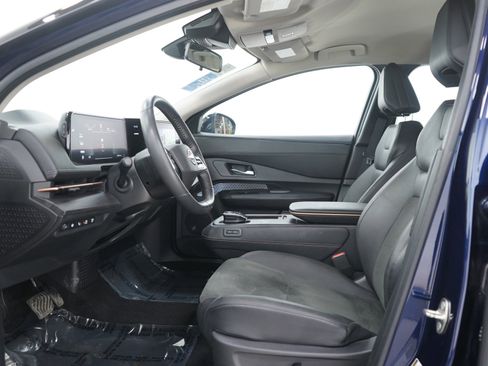Used 2024 Nissan Ariya AWD image 22