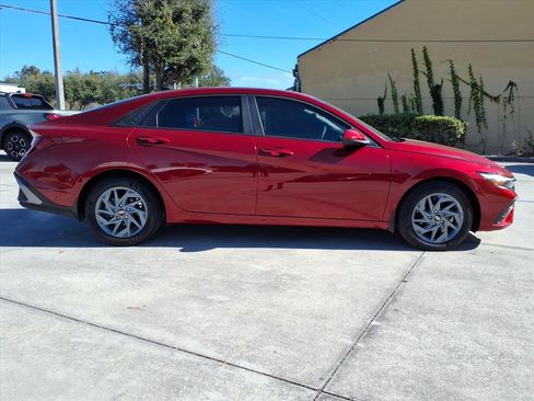 Used 2024 Hyundai Elantra SEL image 8