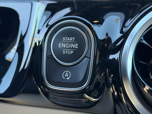 Certified 2022 Mercedes-Benz GLA 250 4MATIC image 25