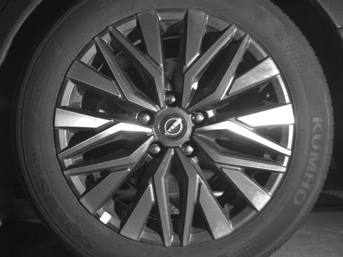 Used 2025 Nissan Altima 2.5 SV FWD image 14