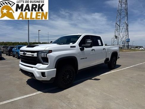 Used 2024 Chevrolet Silverado 2500 LTZ w/ LTZ Plus Package AWD/4WD image 2
