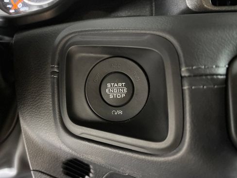 Used 2026 Jeep Wrangler Unlimited Sahara AWD/4WD image 16