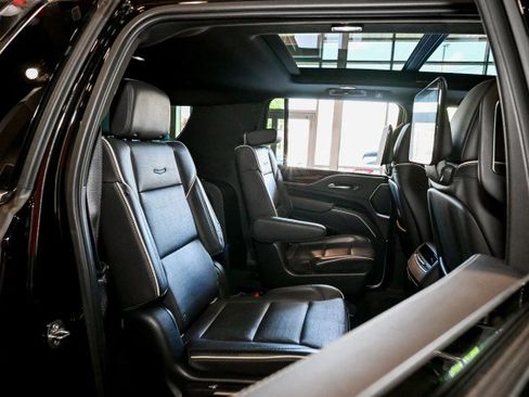 Used 2021 Cadillac Escalade ESV Premium Luxury AWD/4WD image 24