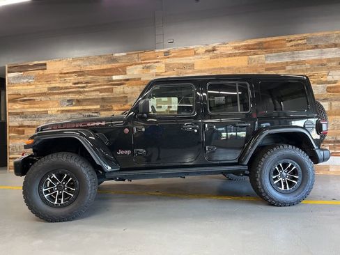 Used 2025 Jeep Wrangler Unlimited Rubicon AWD/4WD image 16
