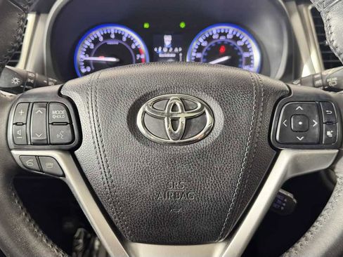 Used 2016 Toyota Highlander XLE FWD image 13