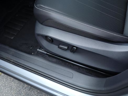 New 2024 Volkswagen Tiguan SE w/ Panoramic Sunroof Package image 23