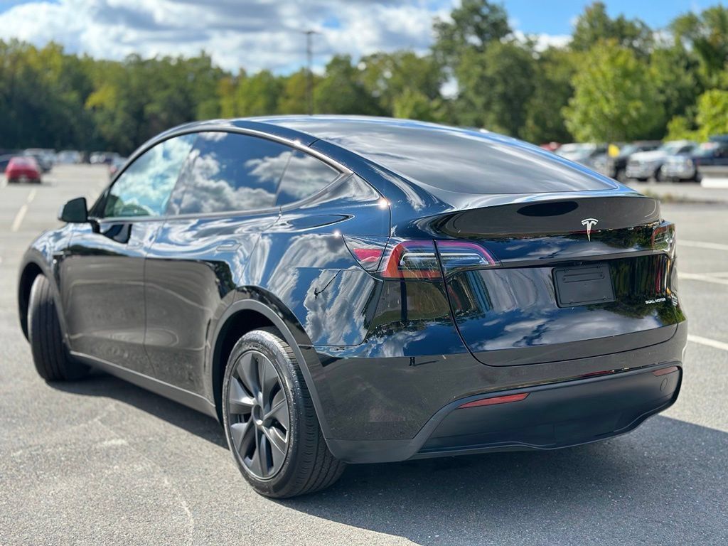 Used 2025 Tesla Model Y Long Range AWD/4WD image 4