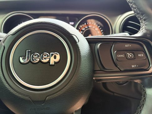 Used 2021 Jeep Gladiator Sport image 26