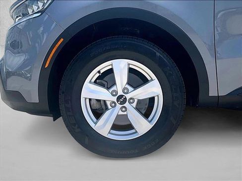 Used 2022 Kia Sorento LX AWD/4WD image 10