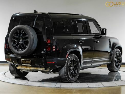 Used 2023 Land Rover Defender 110 SE image 10