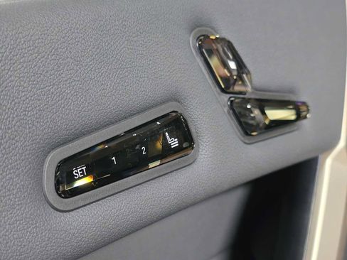 New 2026 BMW iX xDrive60 w/ Executive Package image 25