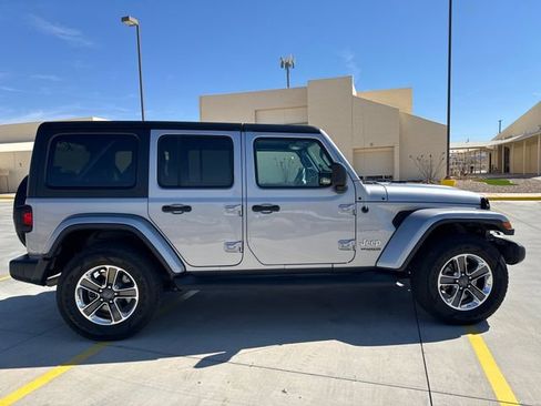 Used 2019 Jeep Wrangler Unlimited Sahara image 6