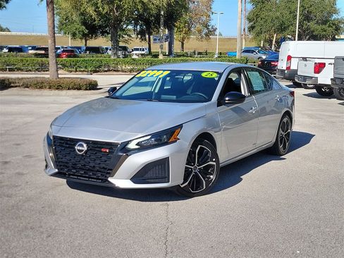 Used 2025 Nissan Altima 2.5 SR image 1