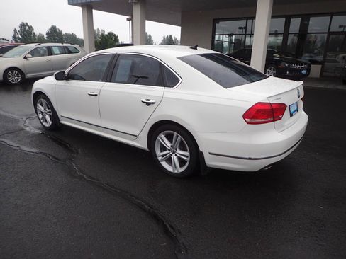 Used 2015 Volkswagen Passat 1.8T SE FWD image 3