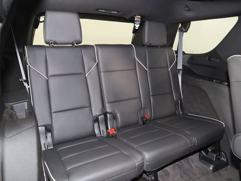 Used 2023 Cadillac Escalade Premium Luxury image 15