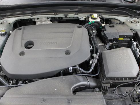 Certified 2025 Volvo XC40 B5 Plus AWD/4WD image 50