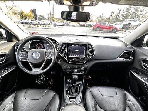 Used 2019 Jeep Cherokee Limited image 12