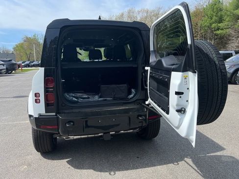 New 2025 Land Rover Defender 110 X-Dynamic SE image 27