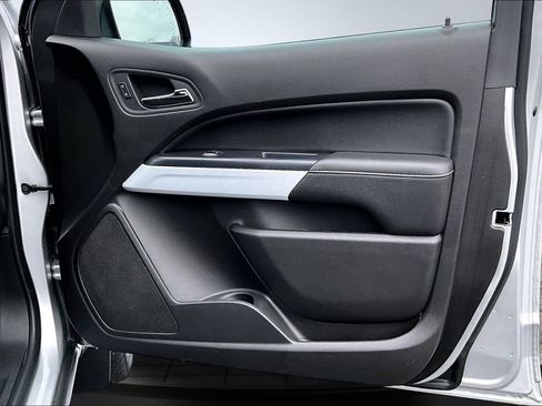 Used 2016 GMC Canyon SLE image 24