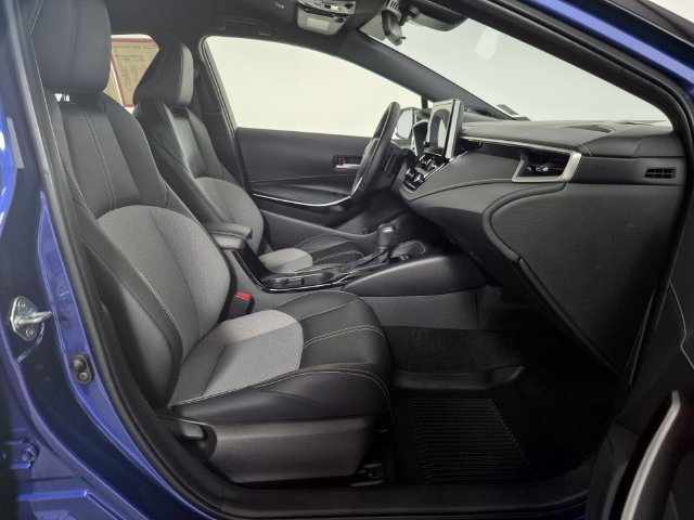 Certified 2025 Toyota Corolla XSE FWD image 32