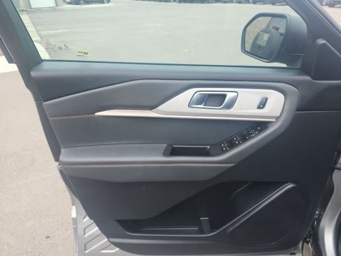 Used 2025 Ford Explorer Active image 23