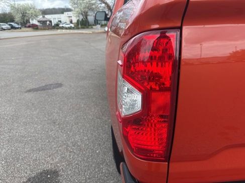 Used 2018 Toyota Tundra Limited w/ Limited Premium Package image 10