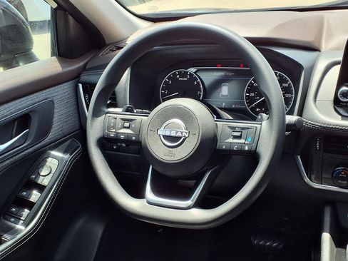 Used 2023 Nissan Rogue SV FWD image 14