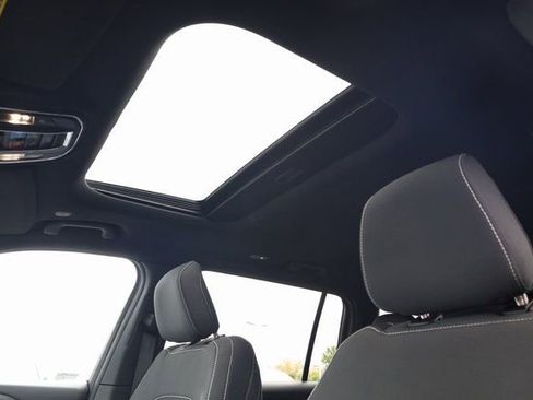 Used 2025 Jeep Grand Cherokee L Laredo w/ Luxury Tech Group I image 23