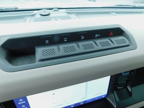 Used 2023 Ford Bronco Wildtrak image 28