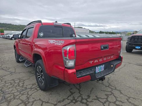 Used 2020 Toyota Tacoma TRD Sport w/ TRD Premium Sport Package AWD/4WD image 16