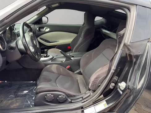 Used 2017 Nissan 370Z Coupe RWD image 16