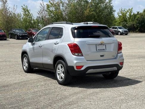 Used 2018 Chevrolet Trax LT w/ LT Convenience Package FWD image 3