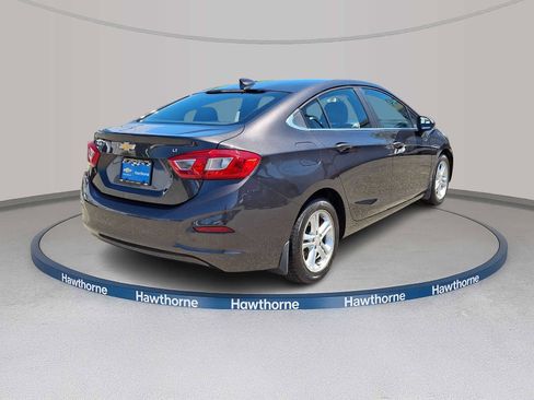 Used 2017 Chevrolet Cruze LT FWD image 6