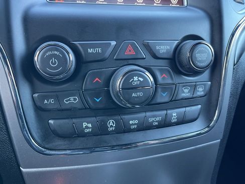 Used 2021 Jeep Grand Cherokee Laredo image 12