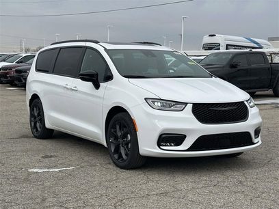 New 2026 Chrysler Pacifica Limited