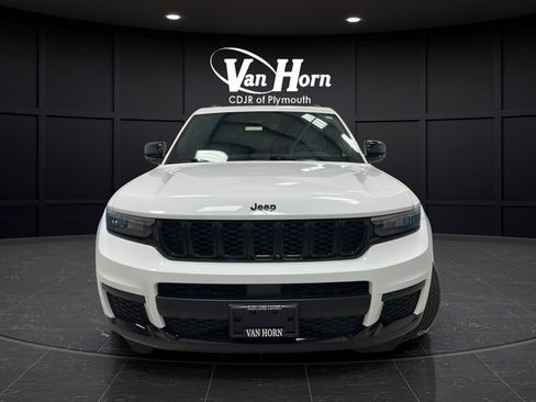 Used 2024 Jeep Grand Cherokee L Altitude AWD/4WD image 2