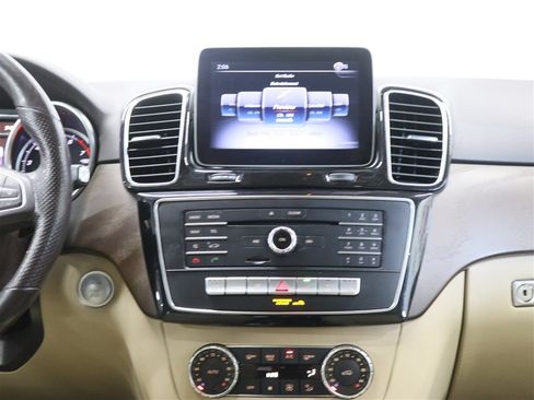 Used 2019 Mercedes-Benz GLE 400 4MATIC image 25