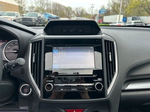 Used 2021 Subaru Forester Premium image 17