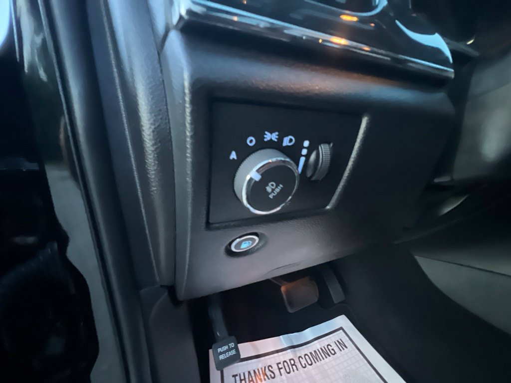 Used 2020 Jeep Grand Cherokee Overland AWD/4WD image 34
