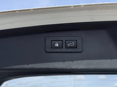 Used 2023 Subaru Outback Premium AWD/4WD image 12