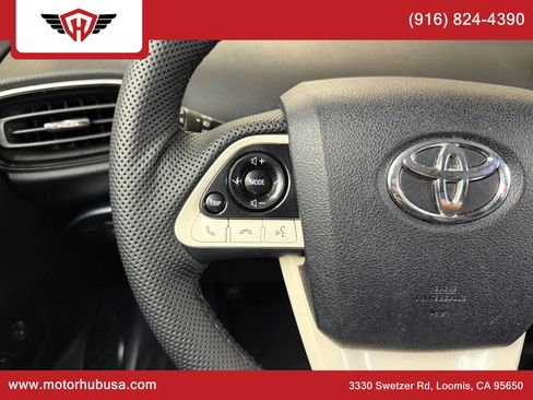 Used 2017 Toyota Prius Prime Advanced w/ Carpet Mat Package FWD image 22