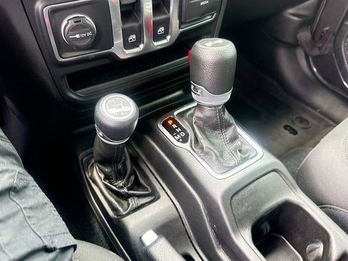 Used 2022 Jeep Wrangler Sport AWD/4WD image 18