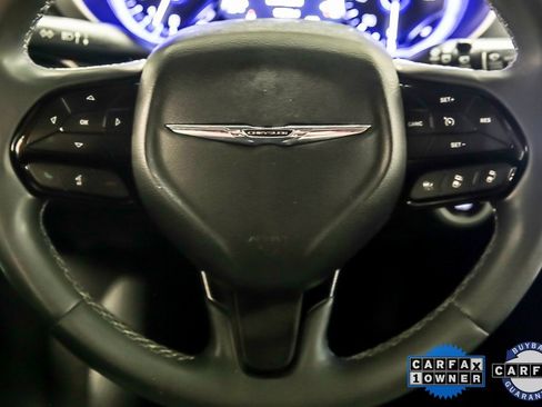 Used 2022 Chrysler Pacifica Touring image 22