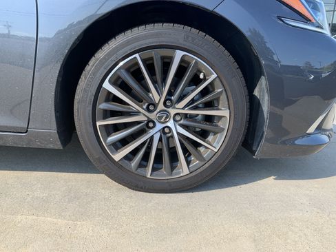 Used 2025 Lexus ES 350 w/ Premium Package FWD image 13