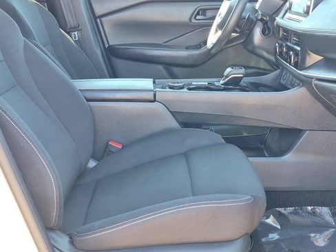 Used 2024 Nissan Rogue S AWD/4WD image 9