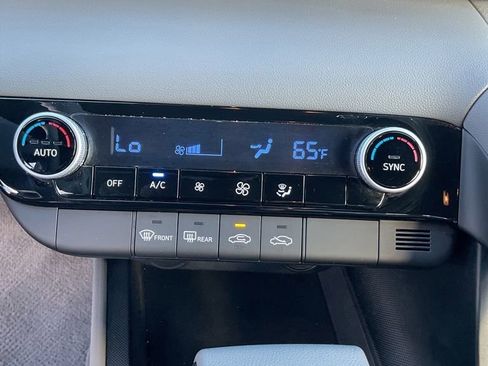 Used 2023 Hyundai Elantra SEL w/ Preferred Accessory Package image 22